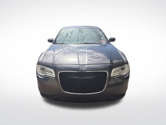 Used 2020 Chrysler 300 Touring w/ Sport Appearance Package RWD image 9