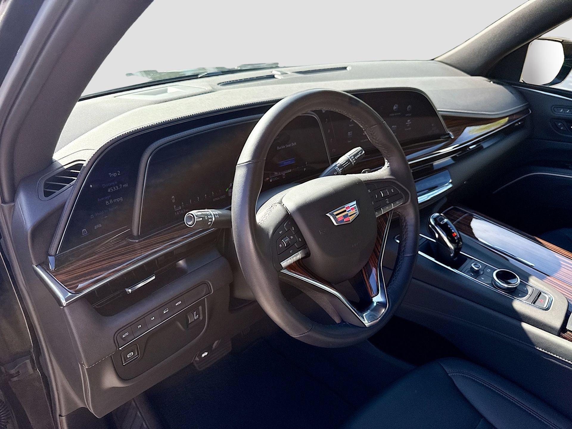 Used 2024 Cadillac Escalade Luxury AWD/4WD image 23
