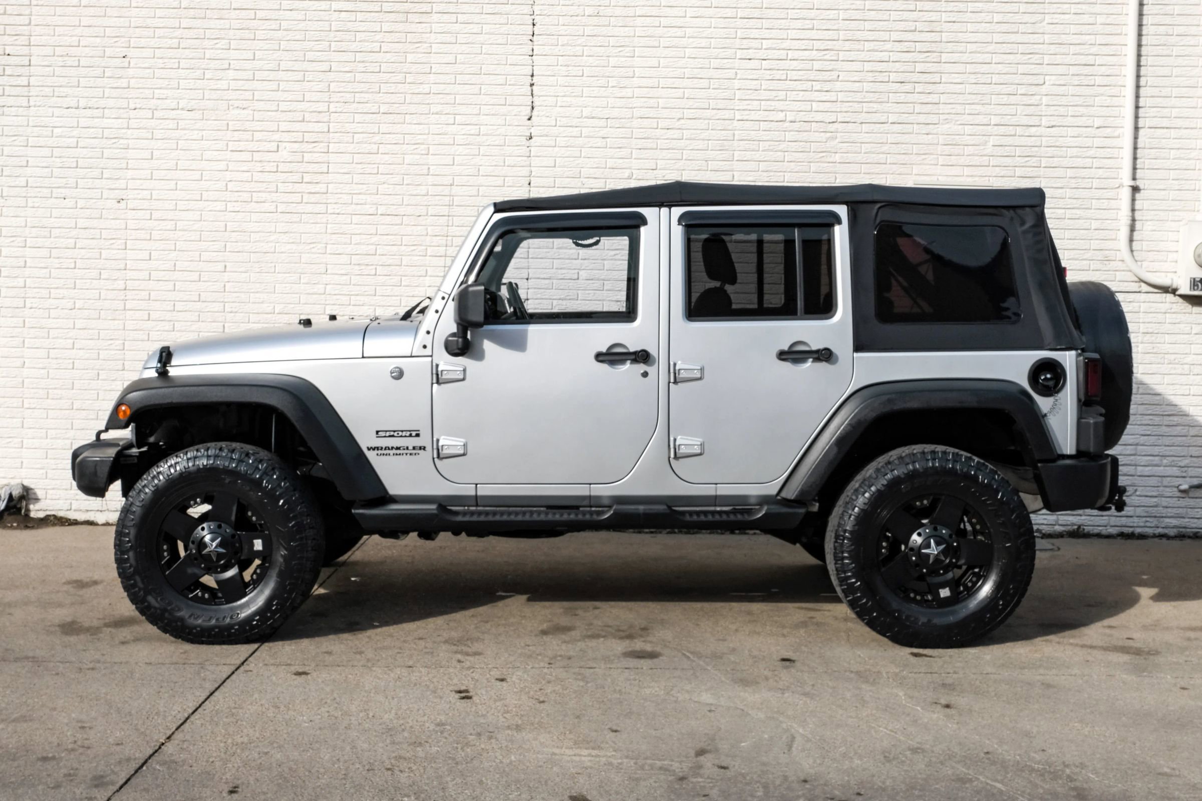 Used 2011 Jeep Wrangler Unlimited Sport image 10