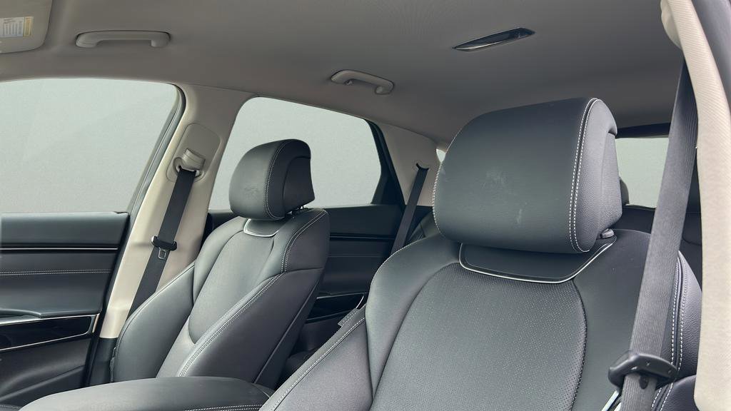 Used 2025 Genesis GV70 2.5T AWD/4WD image 15