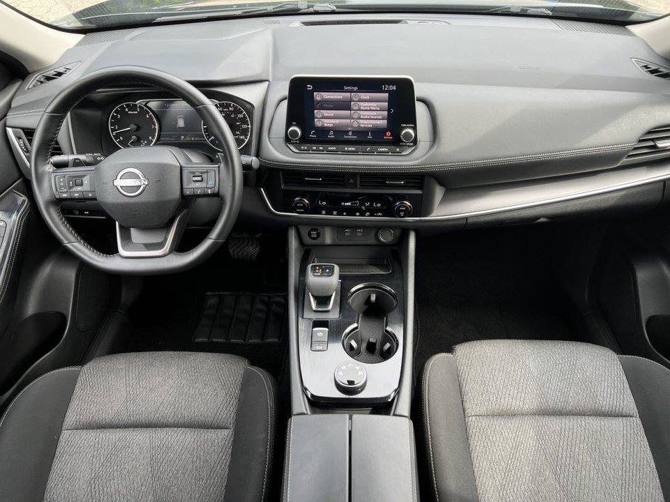 Used 2025 Nissan Rogue SV AWD/4WD image 2