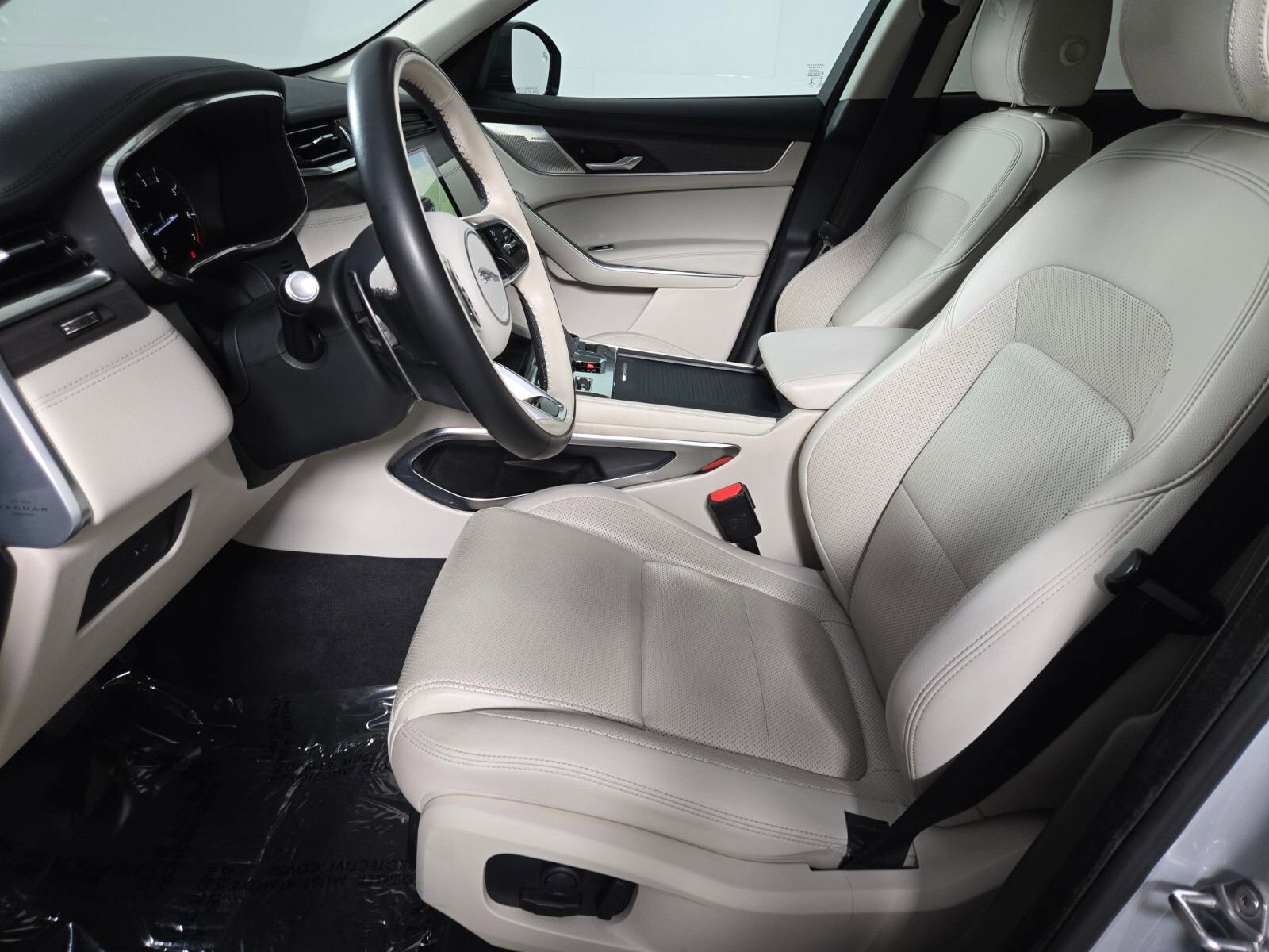 Used 2023 Jaguar F-PACE S image 11