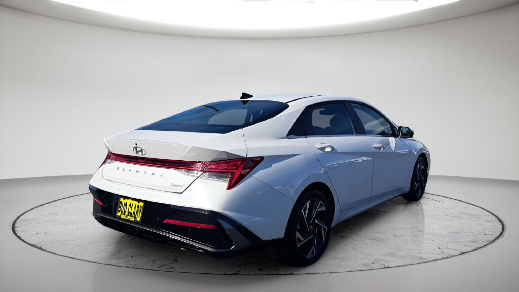 Used 2024 Hyundai Elantra Limited FWD image 7