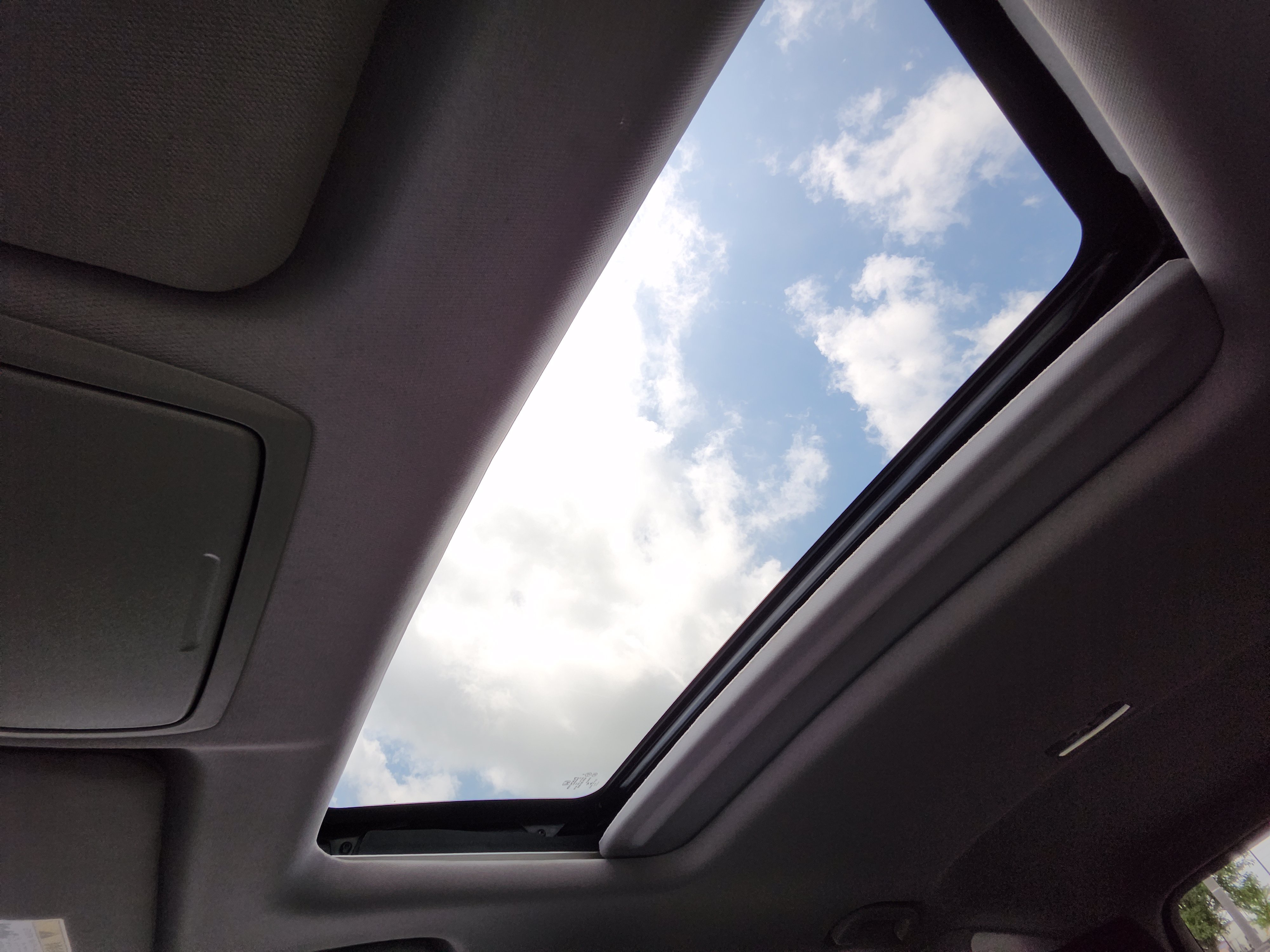 Used 2022 Honda CR-V EX image 2