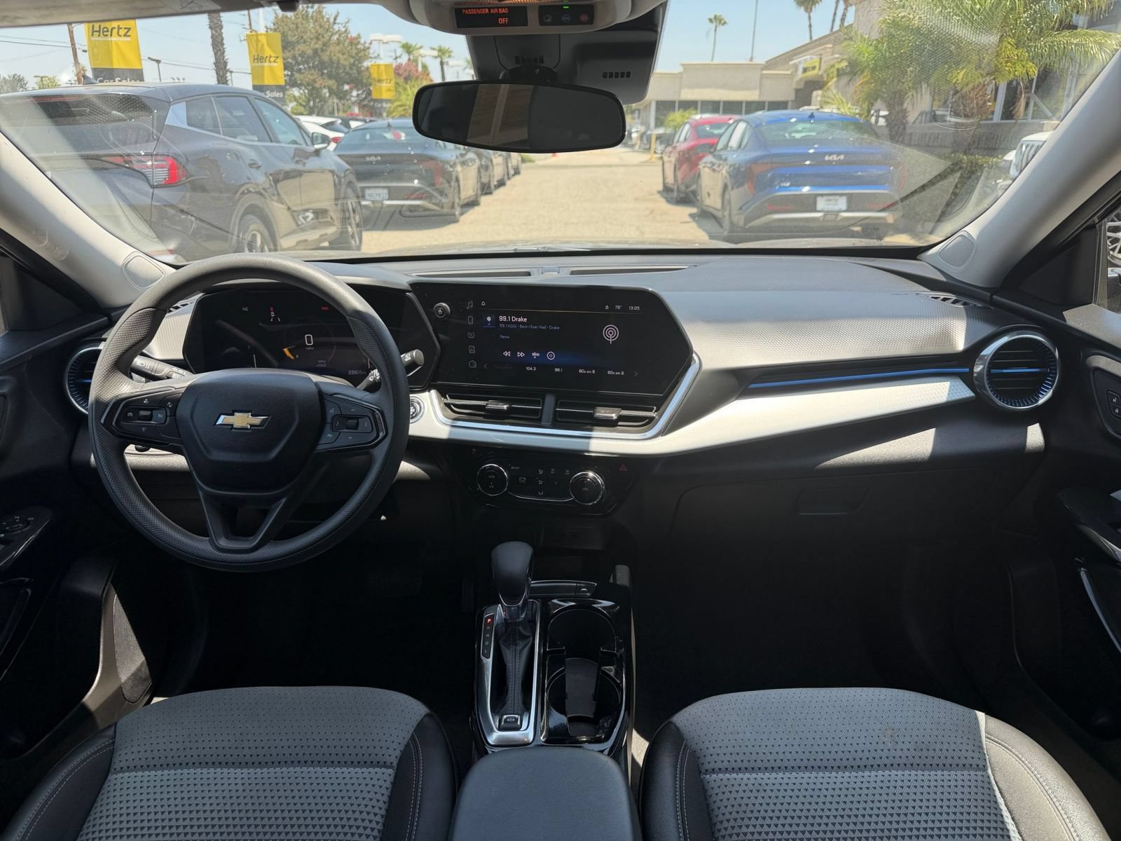 Used 2025 Chevrolet Trax LT FWD image 32