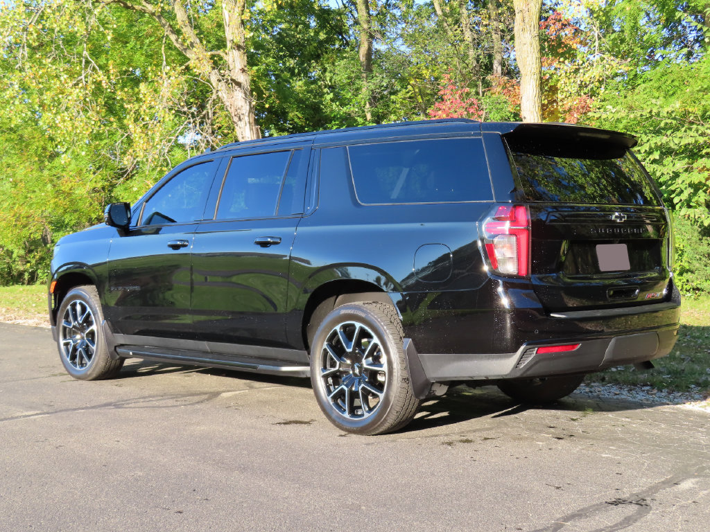 Used 2024 Chevrolet Suburban RST w/ Luxury Package AWD/4WD image 9