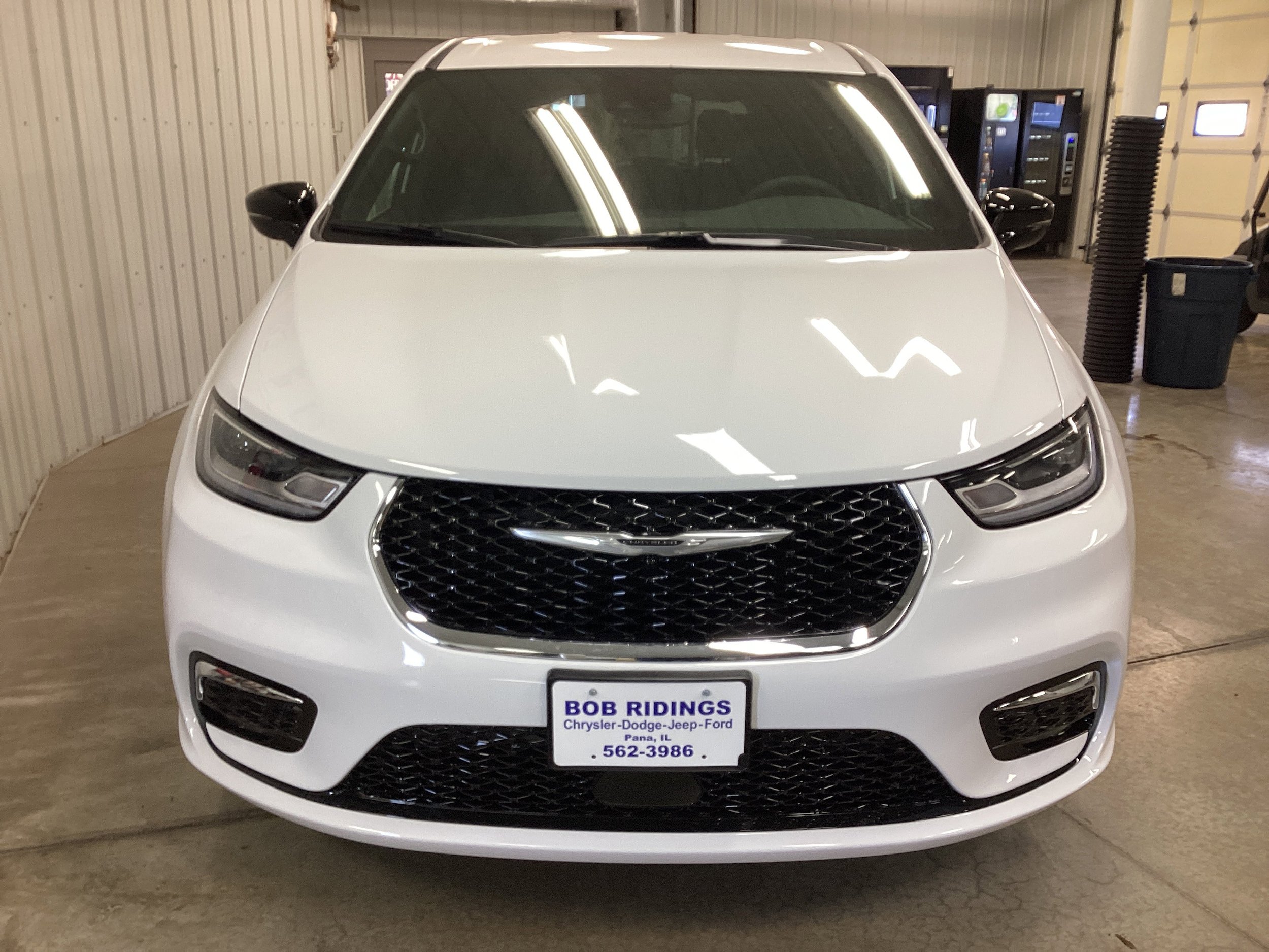 New 2026 Chrysler Pacifica Select AWD/4WD image 9