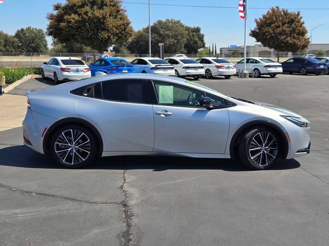 Used 2023 Toyota Prius XLE FWD image 3