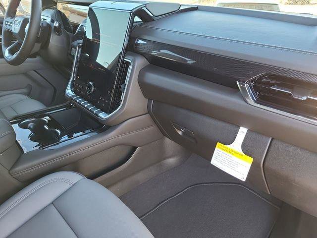 New 2025 GMC Yukon Elevation AWD/4WD image 16