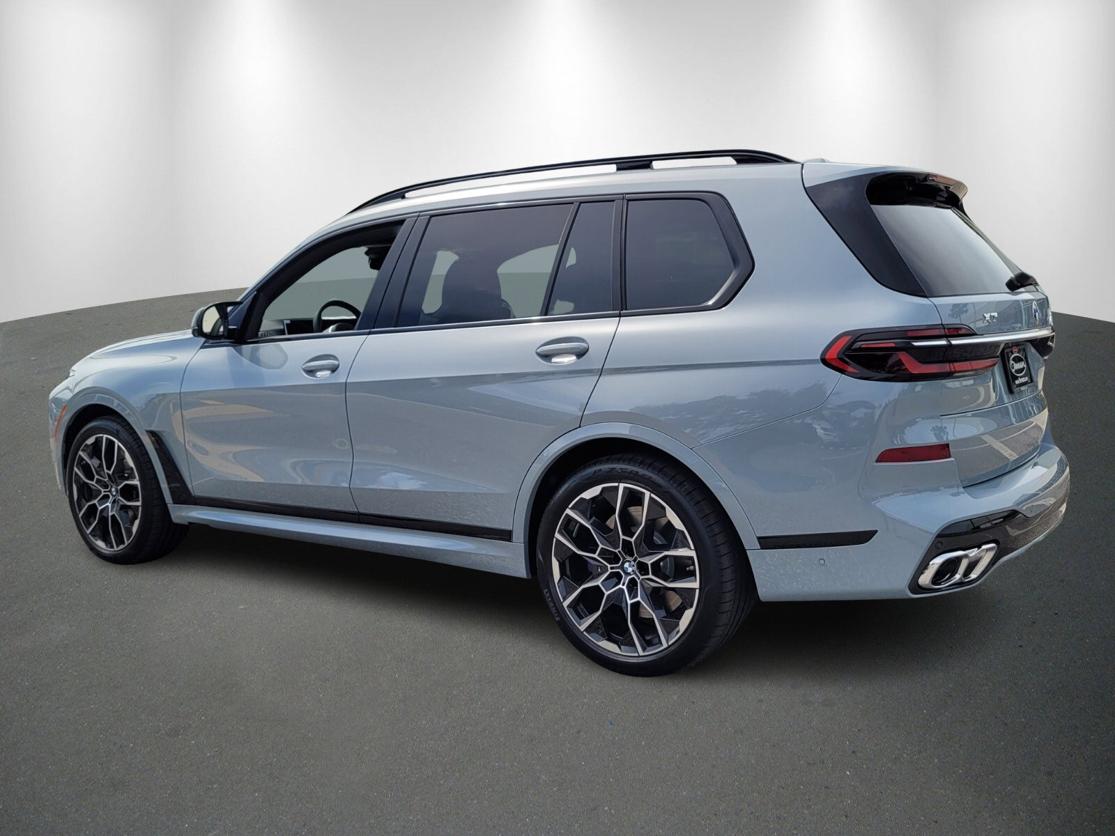 New 2026 BMW X7 M60i image 5