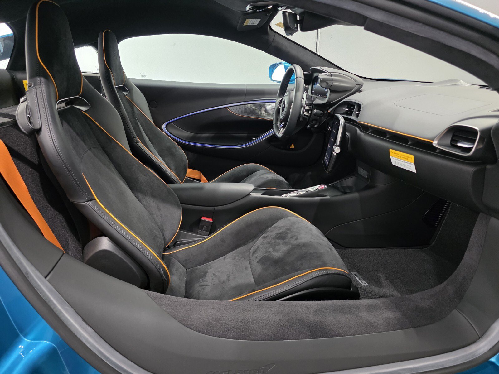 Used 2023 McLaren Artura RWD image 16