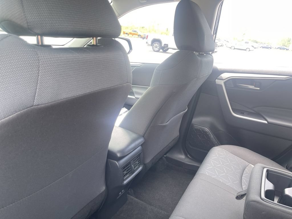 Used 2025 Toyota RAV4 XLE FWD image 35