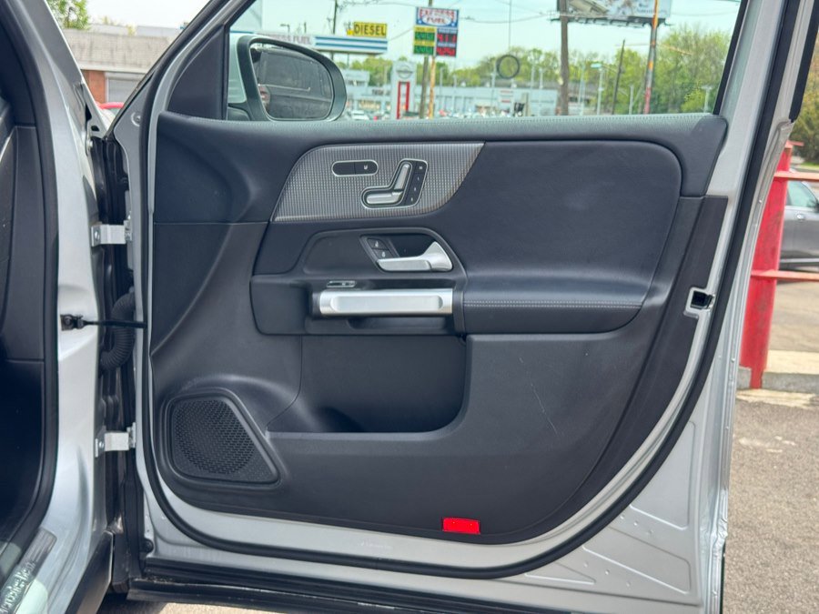 Used 2020 Mercedes-Benz GLB 250 4MATIC image 40