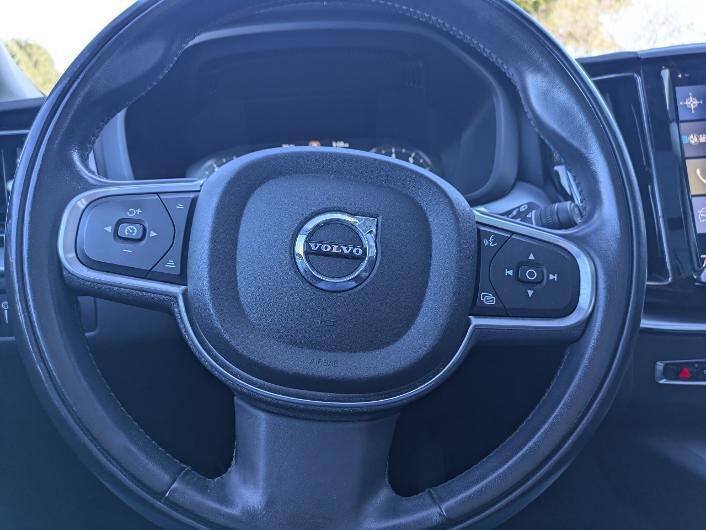 Used 2018 Volvo XC60 T5 Momentum w/ Vision Package AWD/4WD image 17