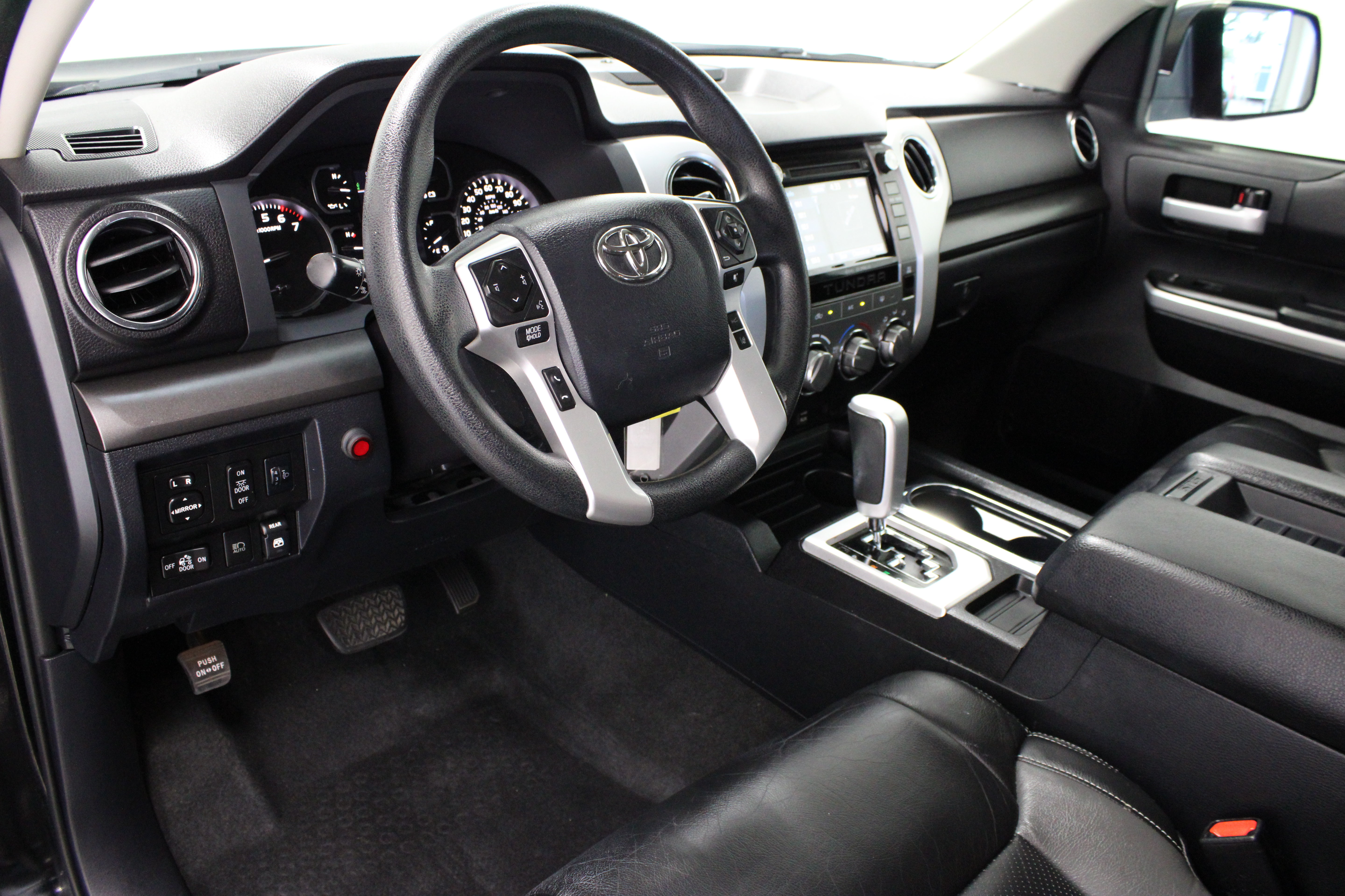 Used 2019 Toyota Tundra SR5 w/ SR5 Upgrade Package AWD/4WD image 14