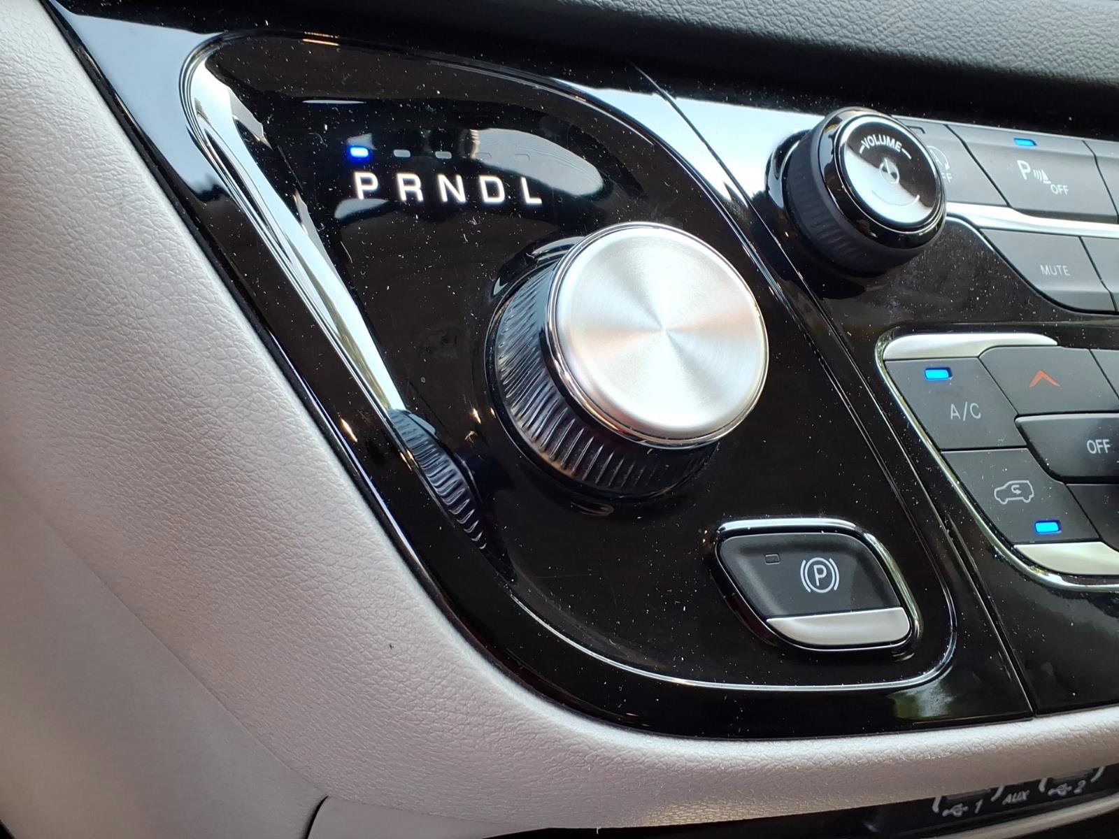 Used 2023 Chrysler Pacifica Touring-L FWD image 16