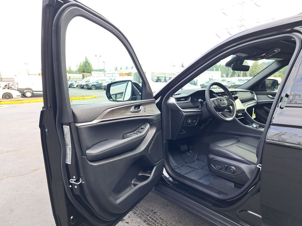 New 2025 Jeep Grand Cherokee Limited AWD/4WD image 10