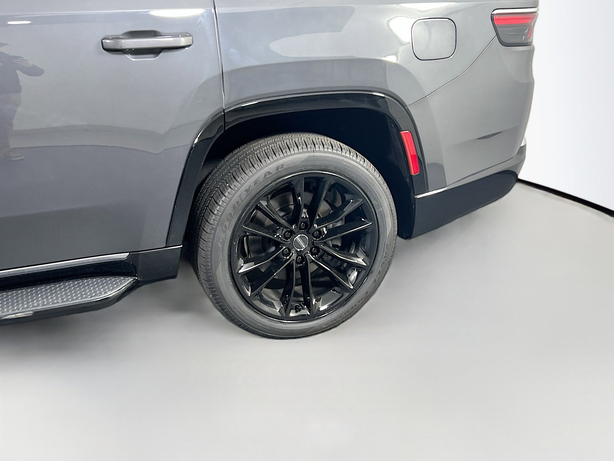 Used 2022 Jeep Wagoneer Series II w/ Premium Group I image 32