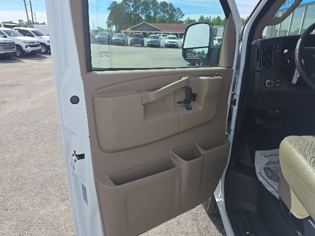 Used 2025 GMC Savana 3500 RWD image 11