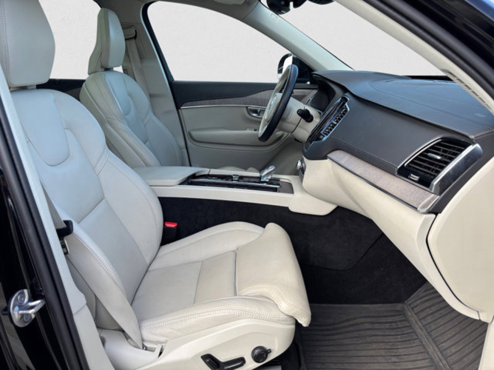 Used 2023 Volvo XC90 B6 Ultimate w/ Protection Package image 21