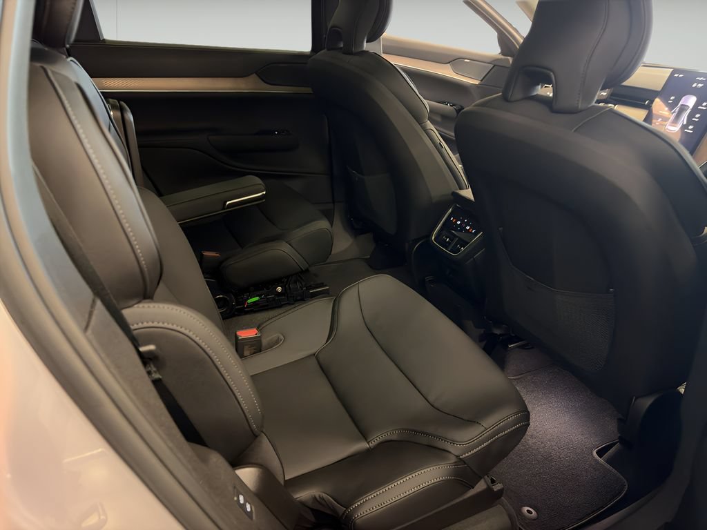 New 2026 Volvo EX90 Plus AWD/4WD image 10