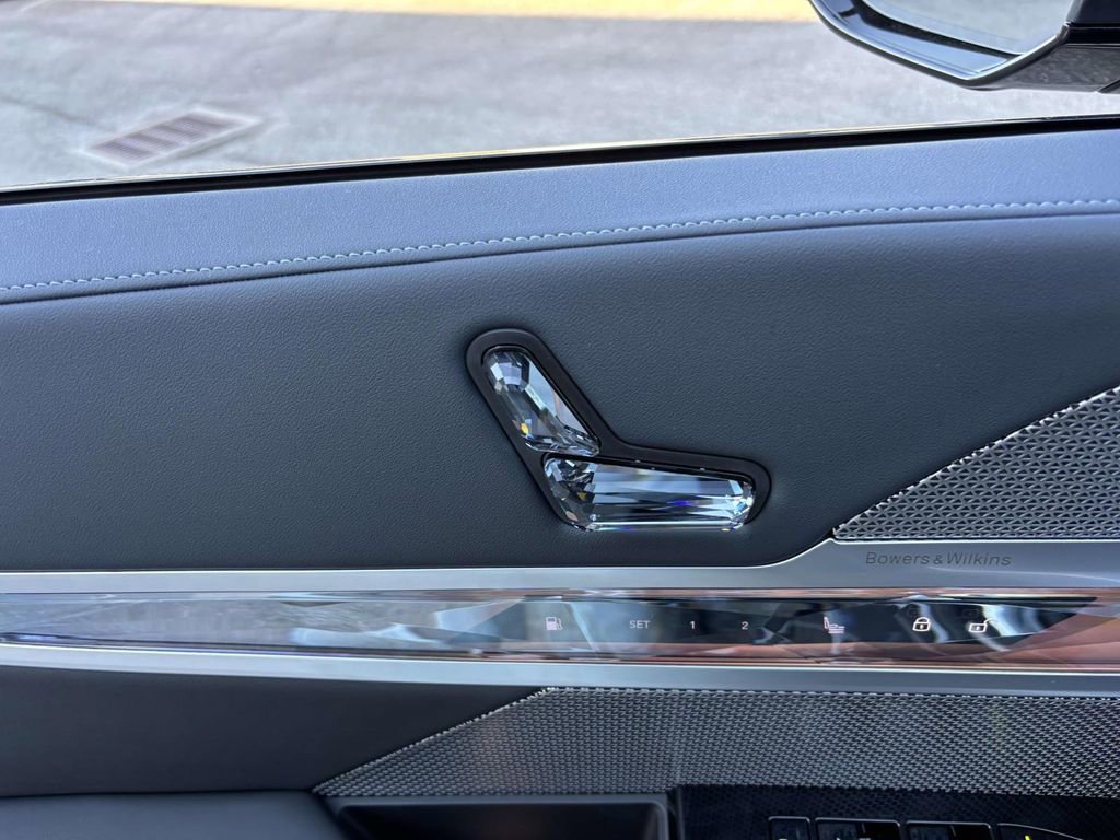 New 2026 BMW 750e xDrive w/ Executive Package image 12
