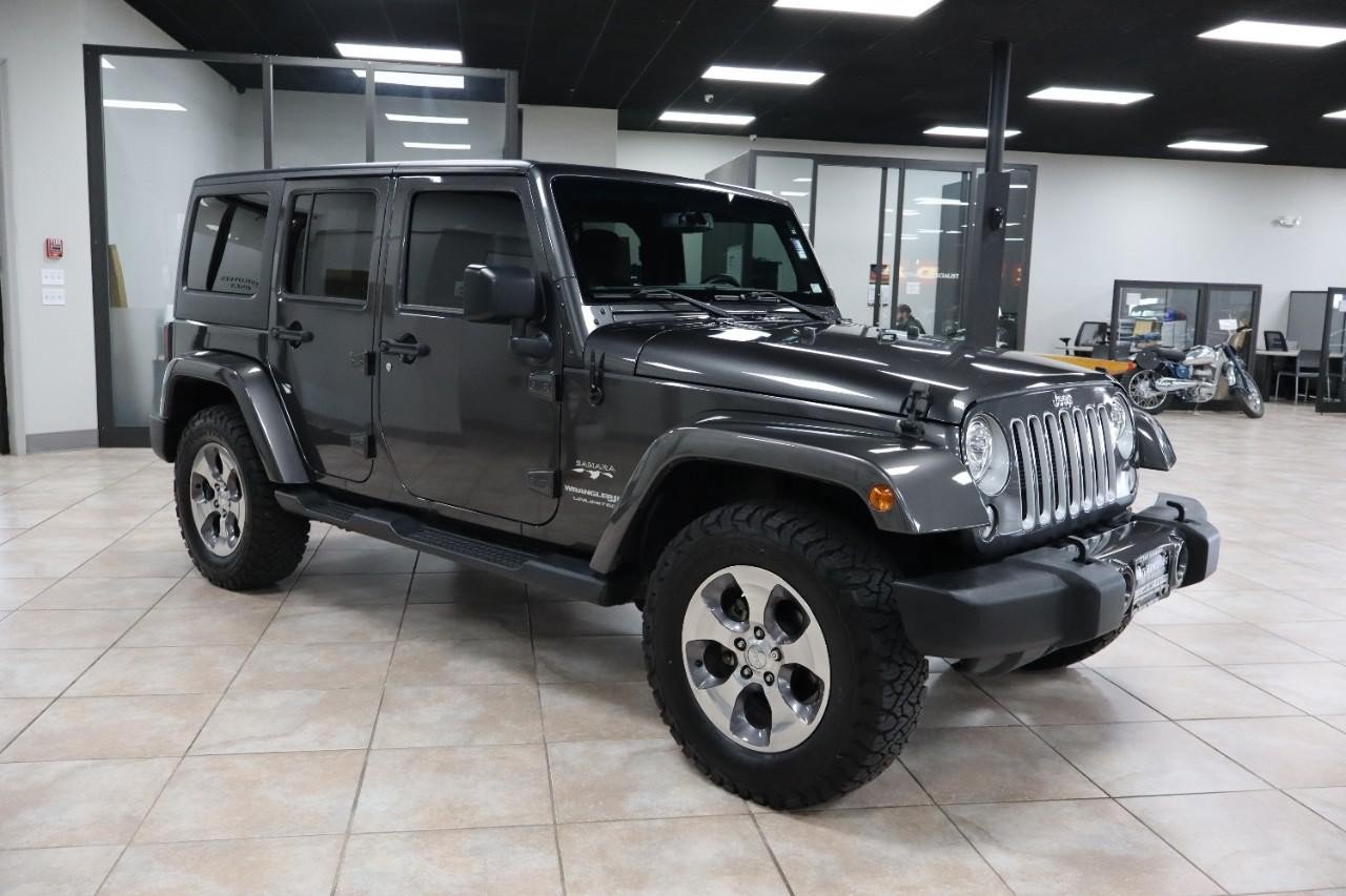 Used 2018 Jeep Wrangler Unlimited Sahara w/ Connectivity Group AWD/4WD image 9