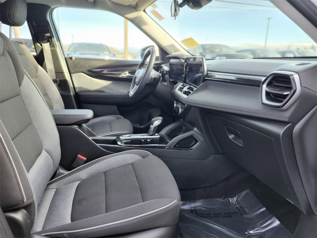 Used 2024 Chevrolet TrailBlazer LT w/ LT Cold Weather Package image 9