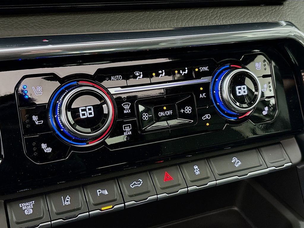 New 2025 GMC Sierra 3500 Denali w/ Denali Reserve Package image 16