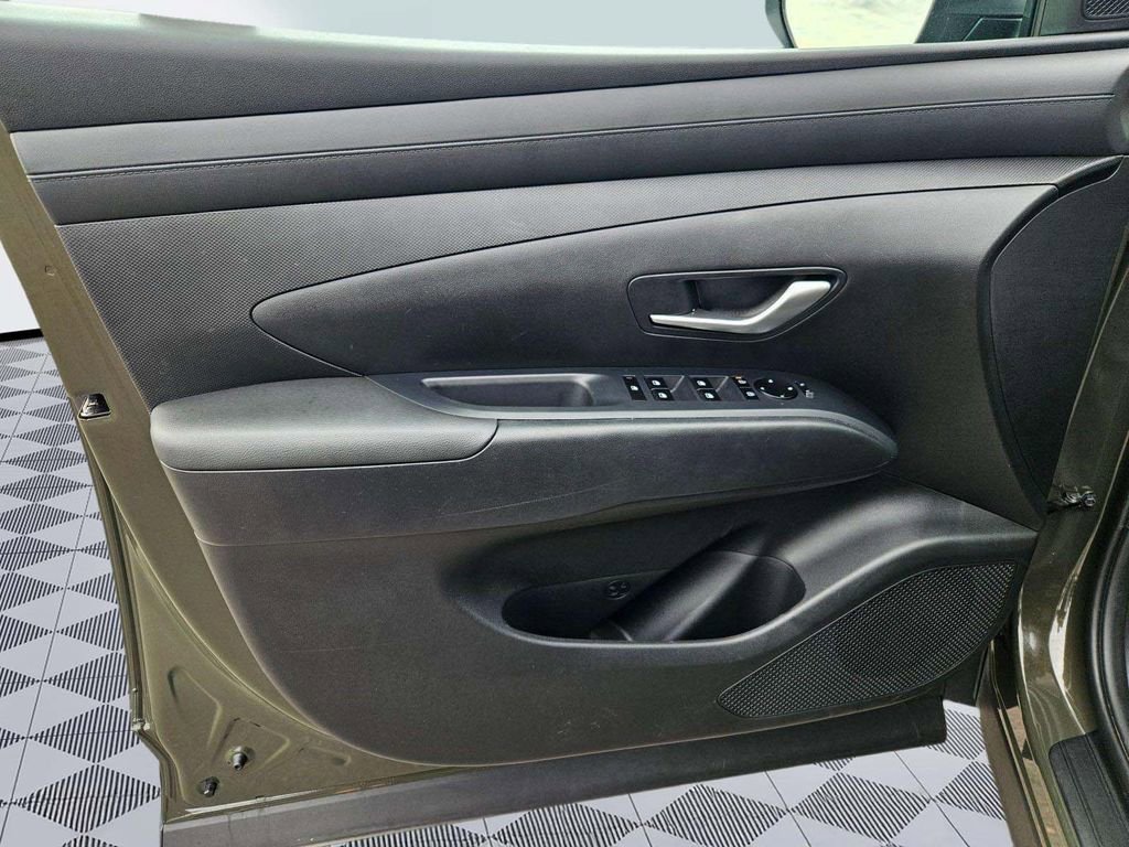 Certified 2025 Hyundai Tucson SE image 10