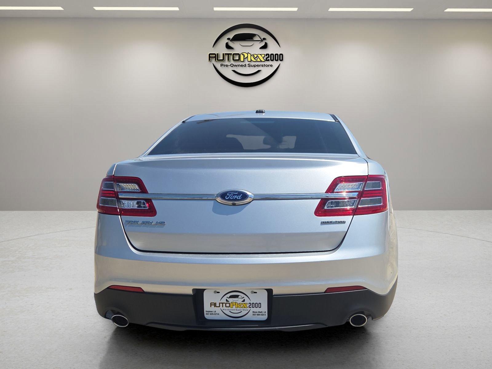 Used 2018 Ford Taurus SE FWD image 6