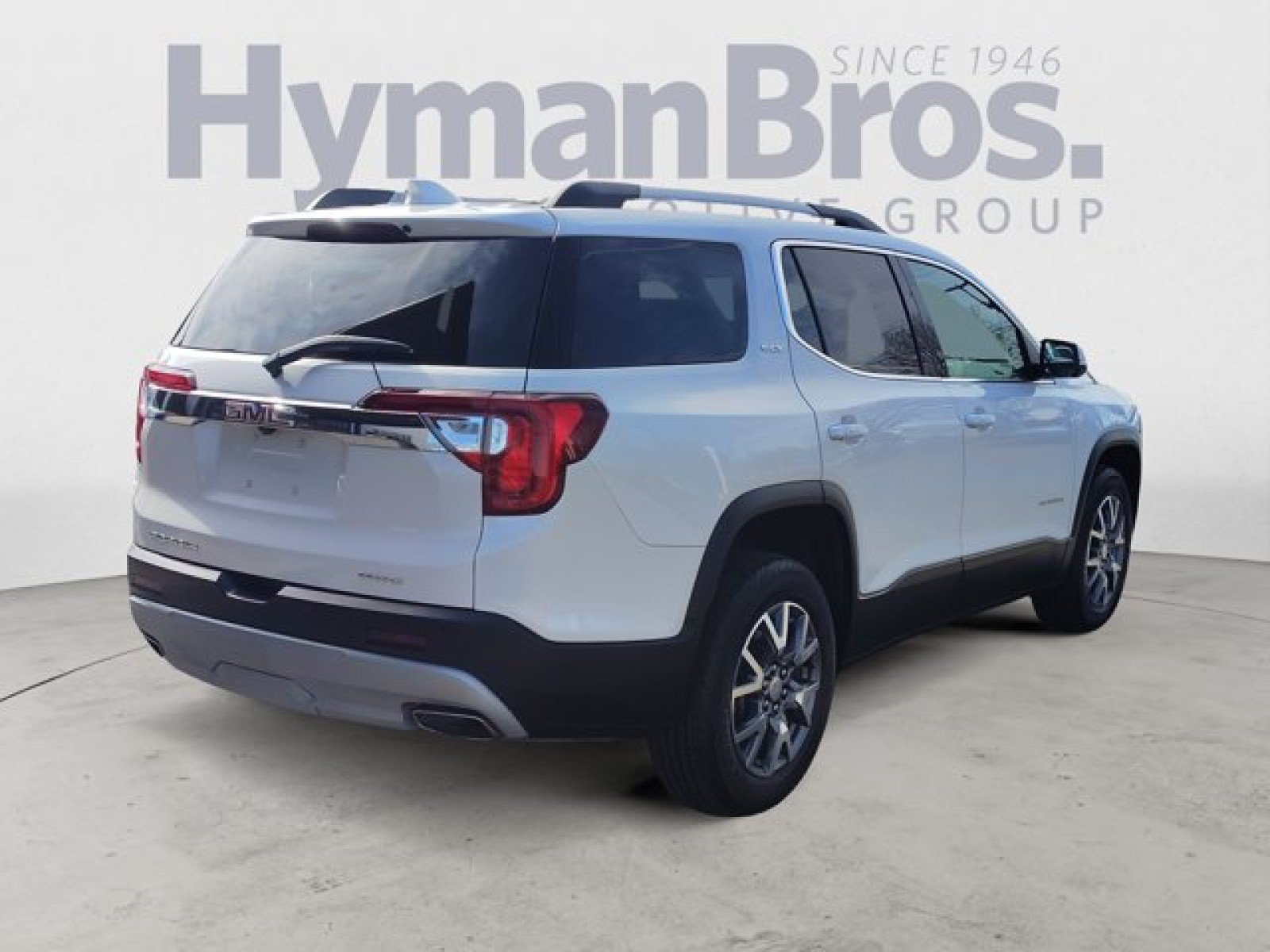 Used 2023 GMC Acadia SLT w/ Technology Package AWD/4WD image 3
