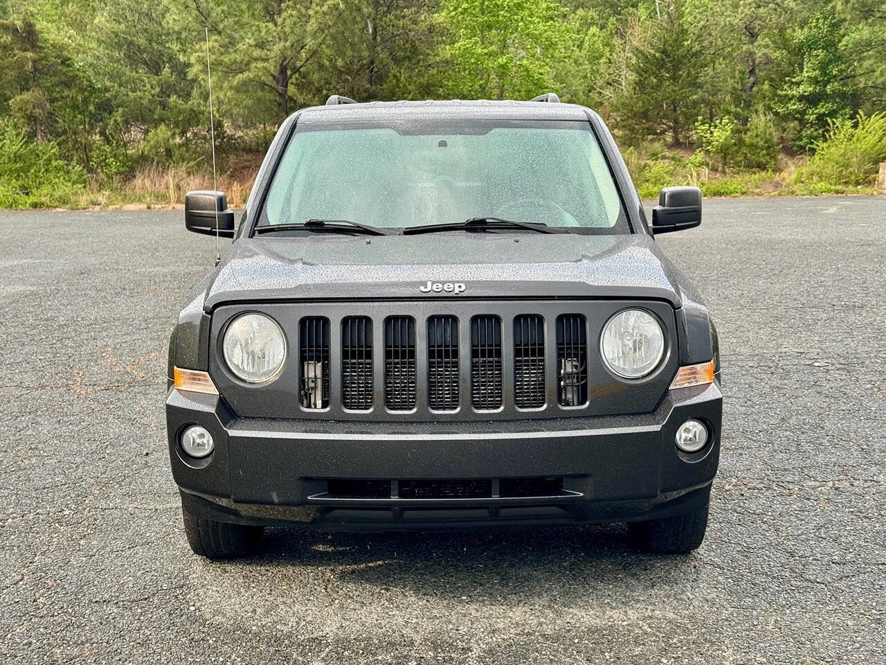 Used 2010 Jeep Patriot Latitude AWD/4WD image 2
