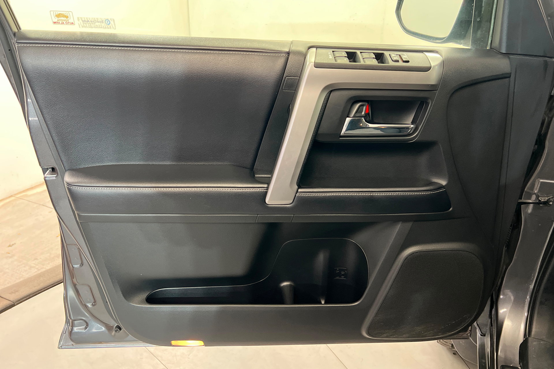 Certified 2019 Toyota 4Runner SR5 AWD/4WD image 15