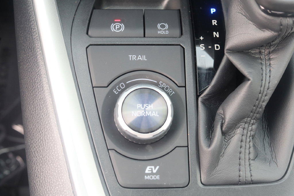 Used 2025 Toyota RAV4 XSE w/ Advanced Technology Package AWD/4WD image 18