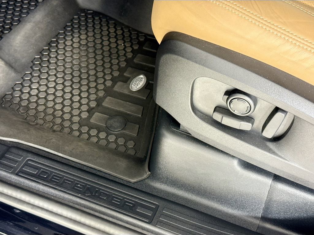 Used 2025 Land Rover Defender 110 S image 18