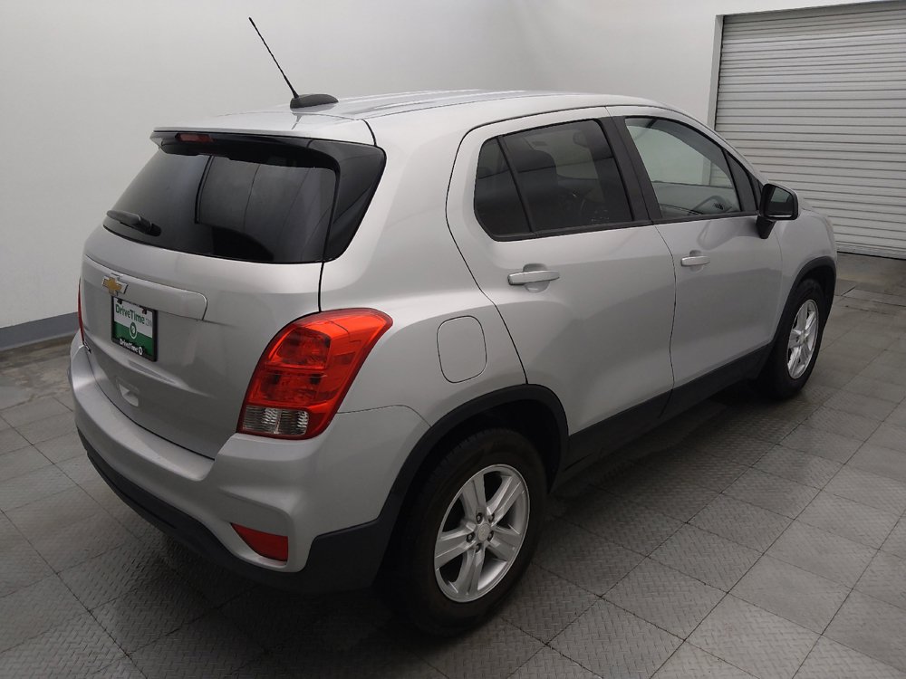 Used 2020 Chevrolet Trax LS w/ Tint and Cruise Package FWD image 9