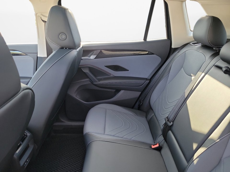 New 2026 Volkswagen Tiguan SE image 13