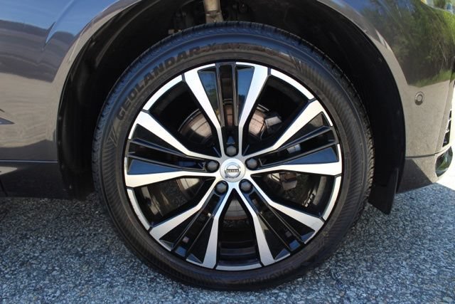 Certified 2023 Volvo XC60 B5 Plus w/ Climate Package AWD/4WD image 12
