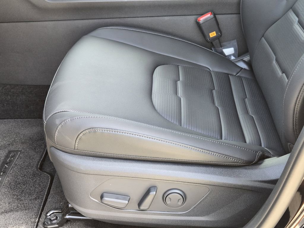 New 2026 Kia Sportage SX FWD image 17