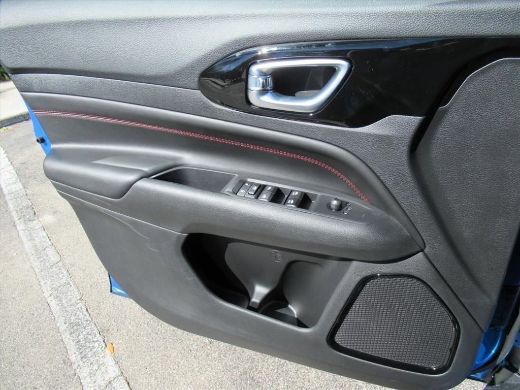 New 2026 Jeep Compass Trailhawk image 28