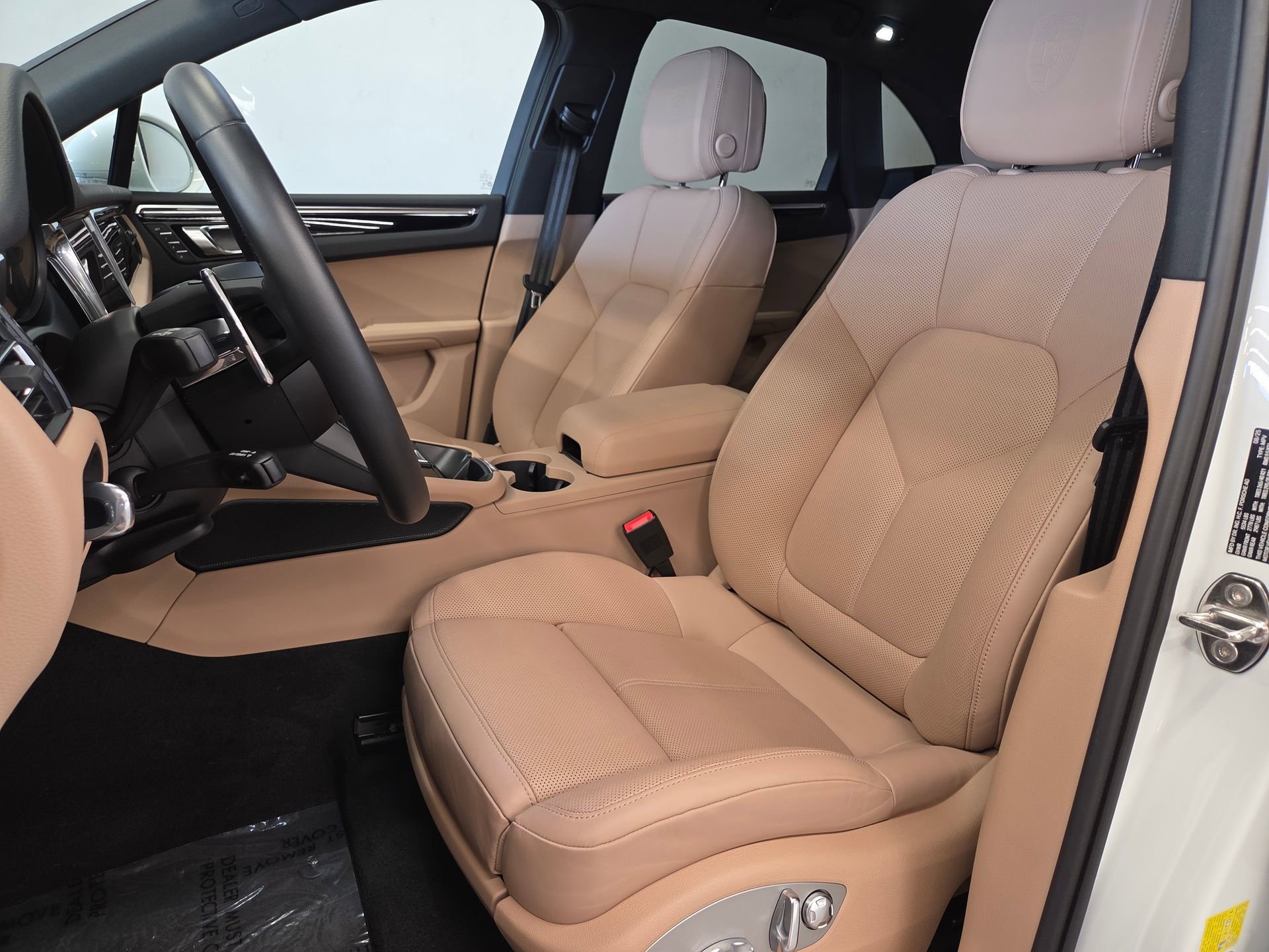 Certified 2026 Porsche Macan AWD/4WD image 5