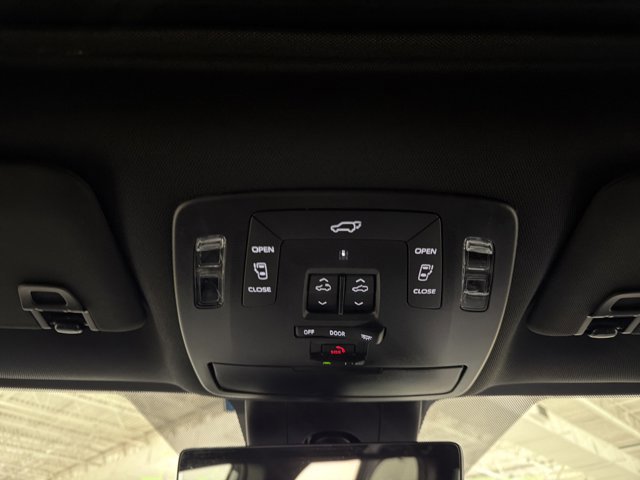Used 2025 Toyota Sienna Limited AWD/4WD image 35