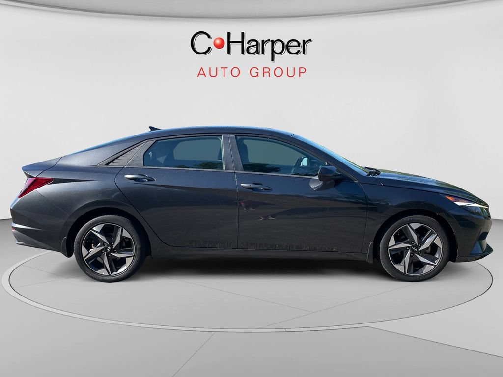 Used 2023 Hyundai Elantra SEL w/ Convenience Package FWD image 2