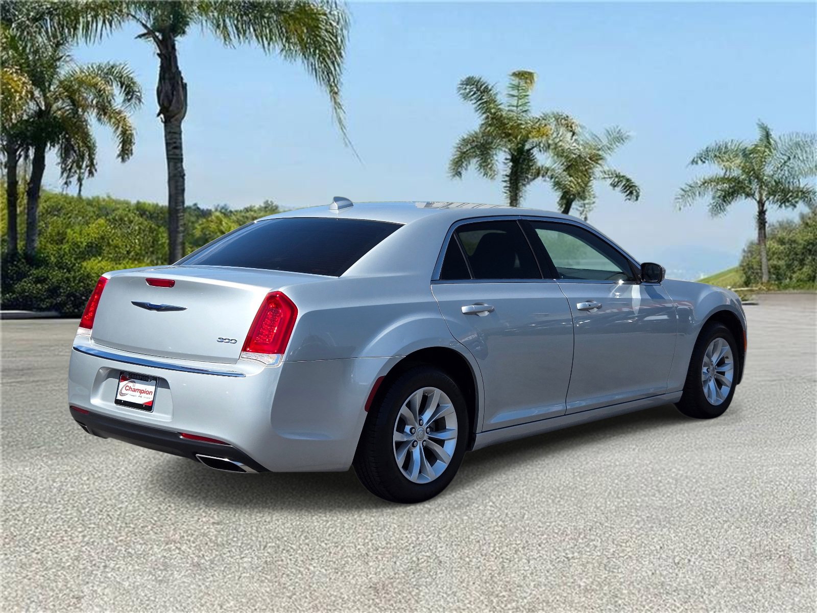 Used 2023 Chrysler 300 Touring RWD image 4