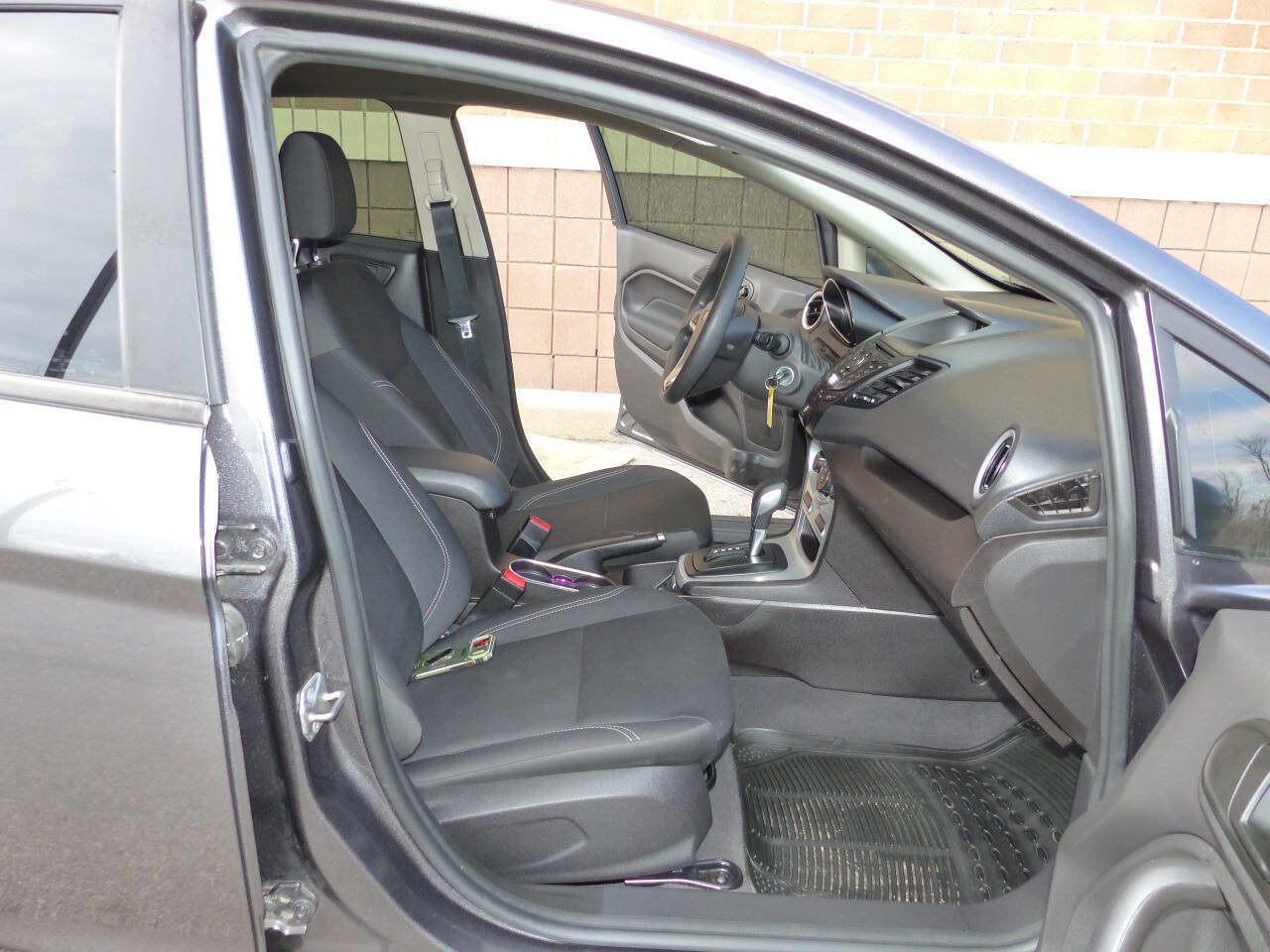 Used 2017 Ford Fiesta SE image 30