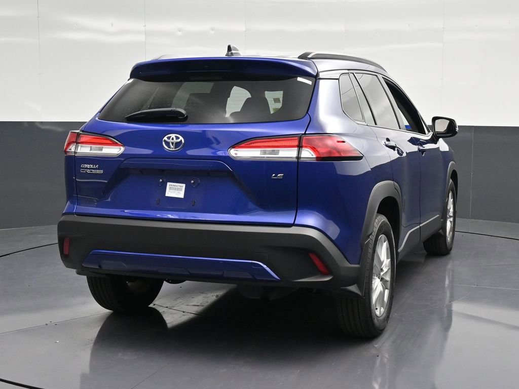 Used 2025 Toyota Corolla Cross LE image 2