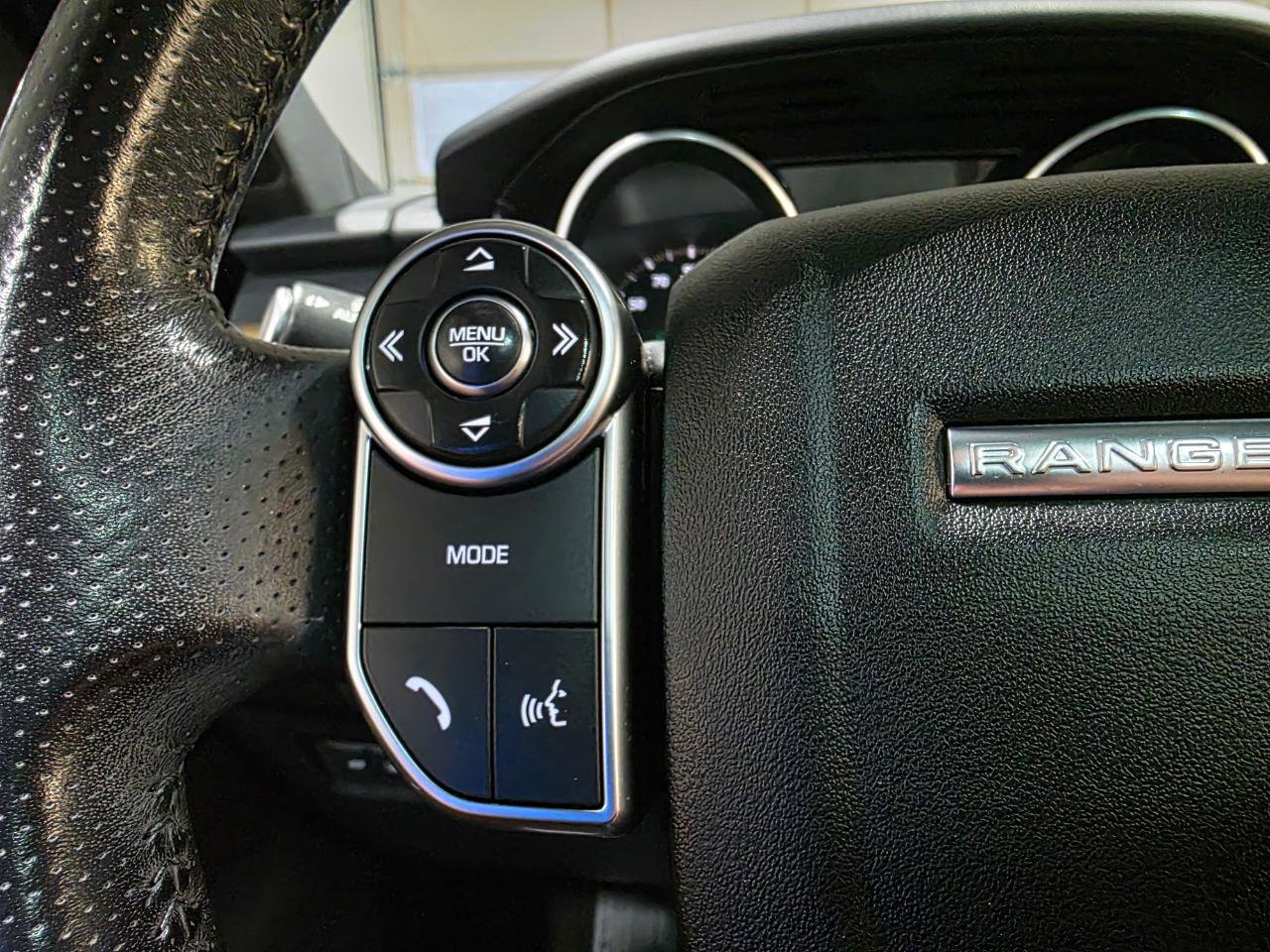 Used 2017 Land Rover Range Rover Sport SE AWD/4WD image 30