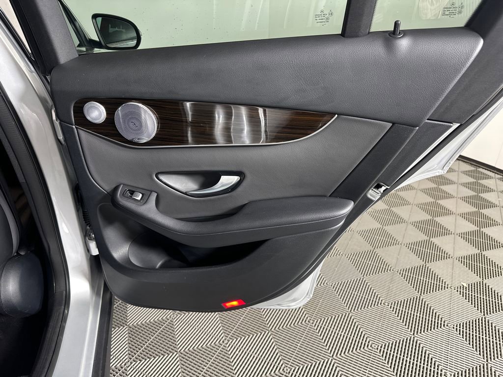 Used 2020 Mercedes-Benz GLC 300 image 18
