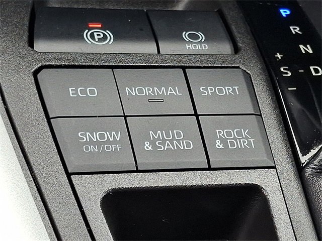 Used 2021 Toyota RAV4 LE image 22